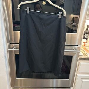 Lafayette 148 New York Charcoal Pencil Skirt, size 12. GUC